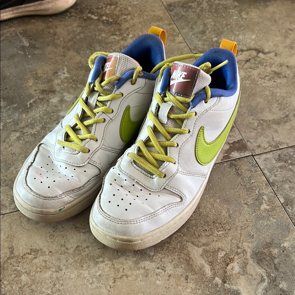 Nike White and Yellow Sneakers with Blue Lining
